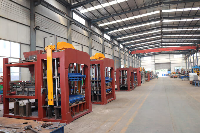 GiantLin QT10-15 automatic hydraulic block making machine in production