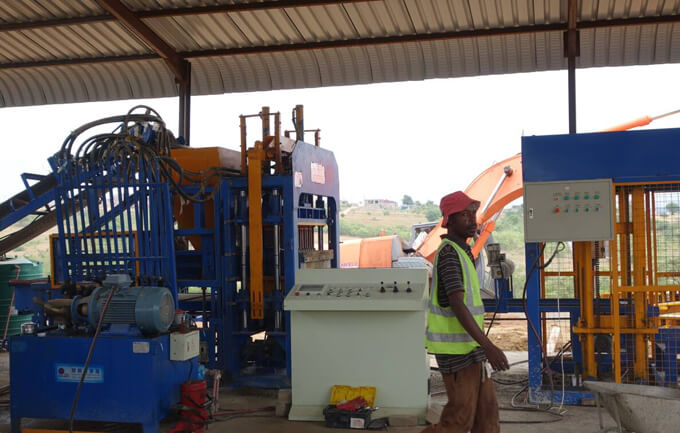 GiantLin QT6-15 automatic concrete solid block making machine in Tanzania